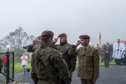 Uroczystość upamiętnienia mjra Adolfa Pilcha - delegacja Dowódcy 133 Batalionu Lekkiej Piechoty w Cieszynie ppłk. Daniela Barona wraz z delegacja batalionu